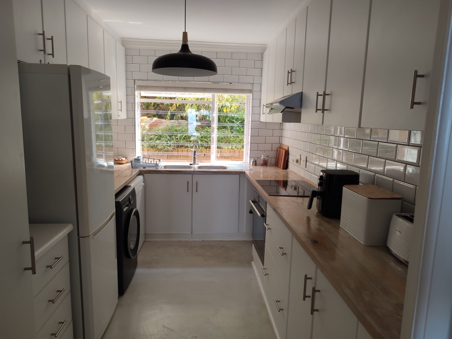 To Let 2 Bedroom Property for Rent in St James Western Cape